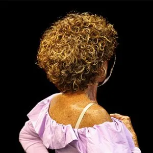 מרגישות יופי פאות ותוספות אינן הורסות שיער